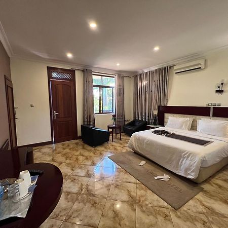 Nejobugg Palace Hotel Nkoanrua Buitenkant foto