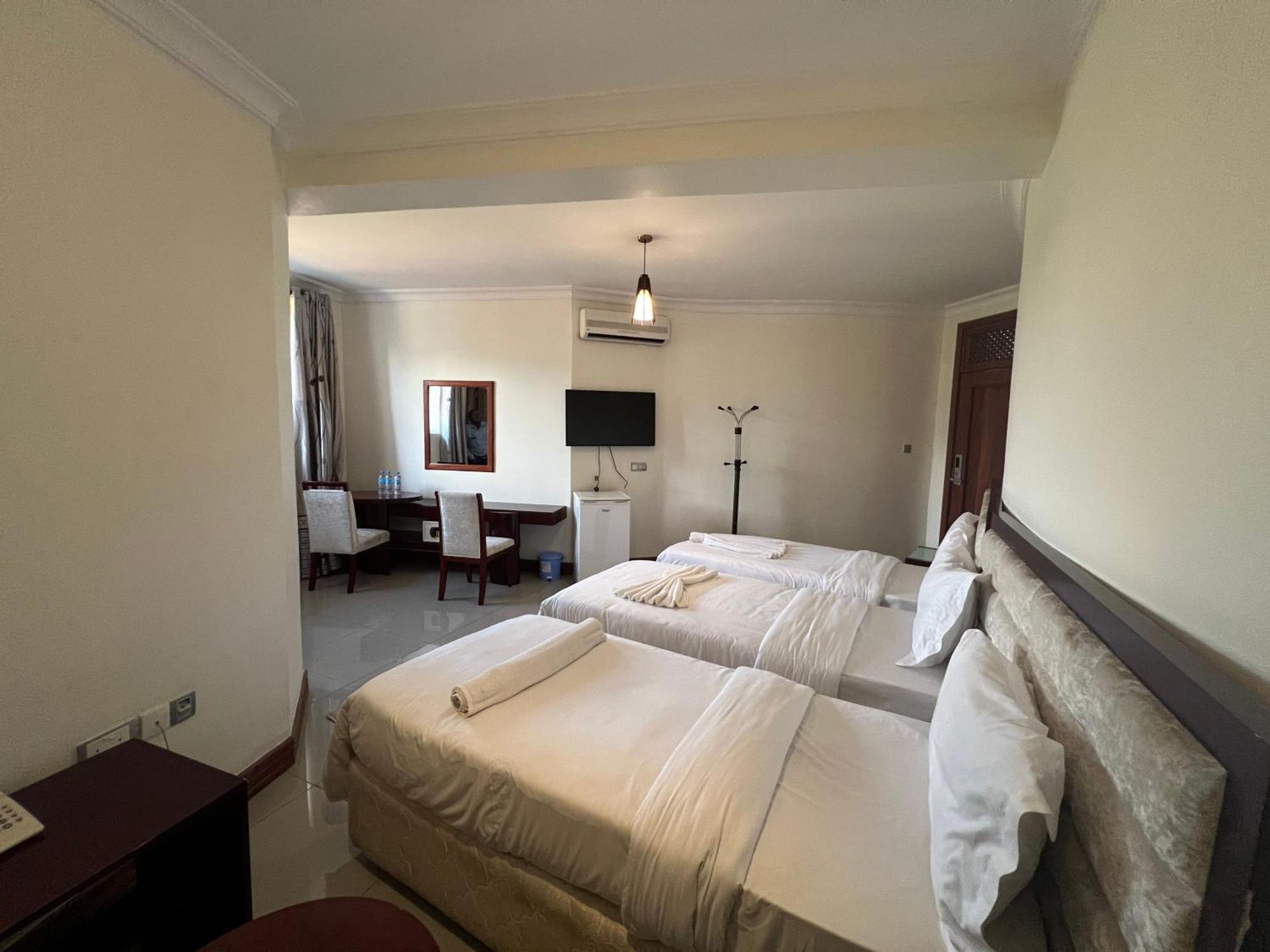 Nejobugg Palace Hotel Nkoanrua Buitenkant foto