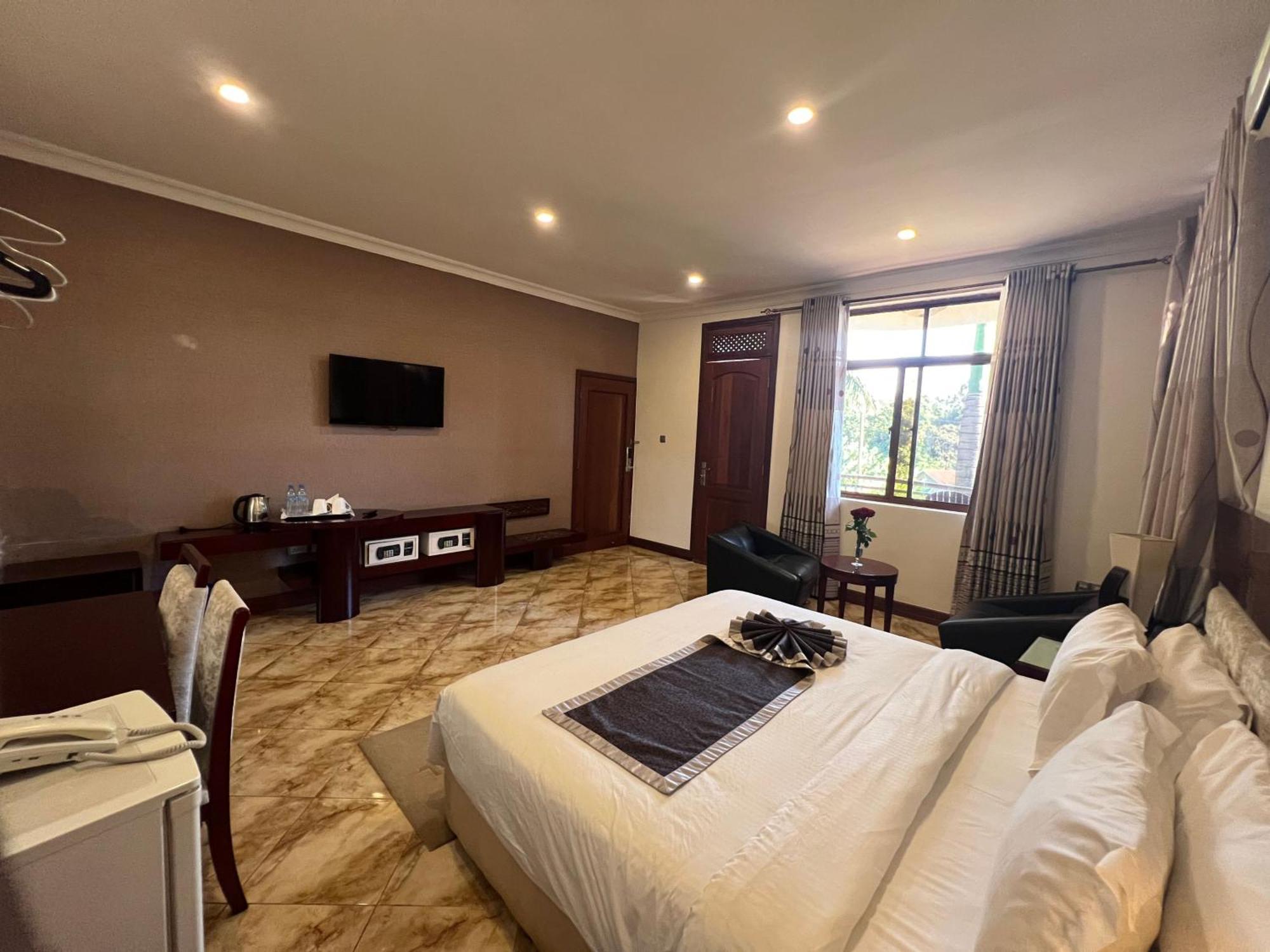 Nejobugg Palace Hotel Nkoanrua Buitenkant foto